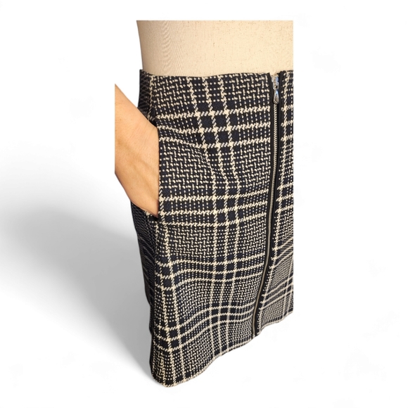 Zara Basic Collection Skirt will full Zipper in front, Pockets, Size Med - Picture 5 of 12